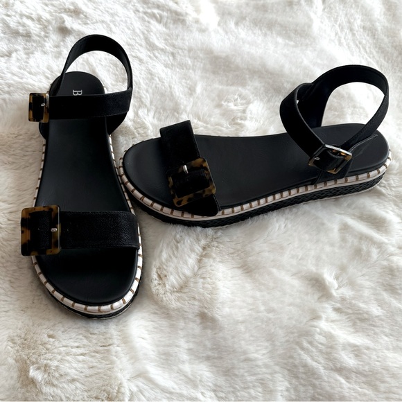 Black BKE platform sandals with tortoise buckles - Picture 1 of 4